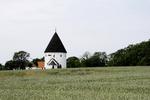 Solskinsøen Bornholm danner rammen om romanen, hvor hovedperson lider af angst på grænsen til depression. 