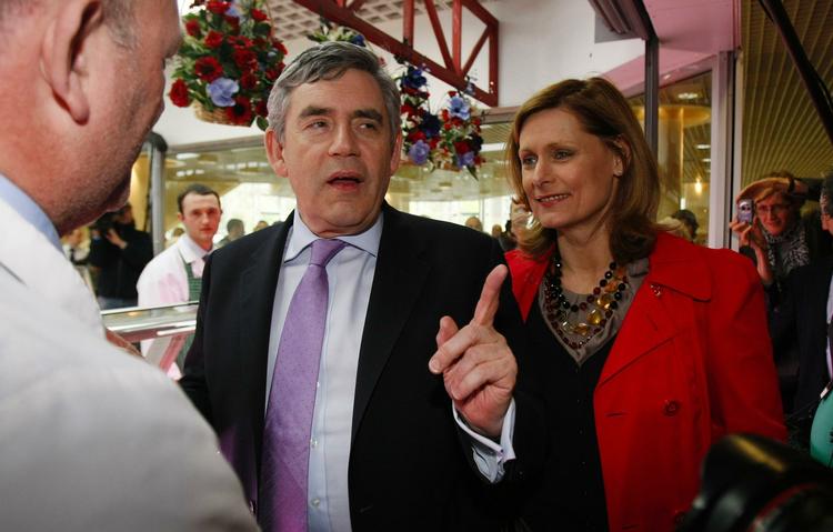 Den afgåede Labour-regering har gemt kontrakter for milliarder, siger nye ministre. 