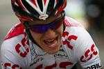 Forfølgelse. Chris Anker Sørensen prøvede forgæves halvvejs oppe på det sidste bjerg at indhente etapens vinder Vincenzo Nibali. 