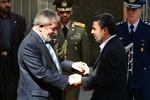 Aftale. Irans præsident, Mahmoud Ahmadinejad (t.h.) og hans brasilianske kollega, Lula de Silva, har sammen med Tyrkiet forhandlet atomatalen på plads. 