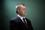 Grækenland. Krisen har vist at EU skal holde endnu mere kontrol med medlemslandene, siger finansminister Claus Hjort Frederiksen. 