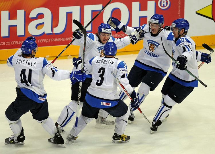 JUBEL. Finnerne fejrede sejren over Slovakiet. Men glæden over resultatet er mindst lige så stort i den danske lejr. 