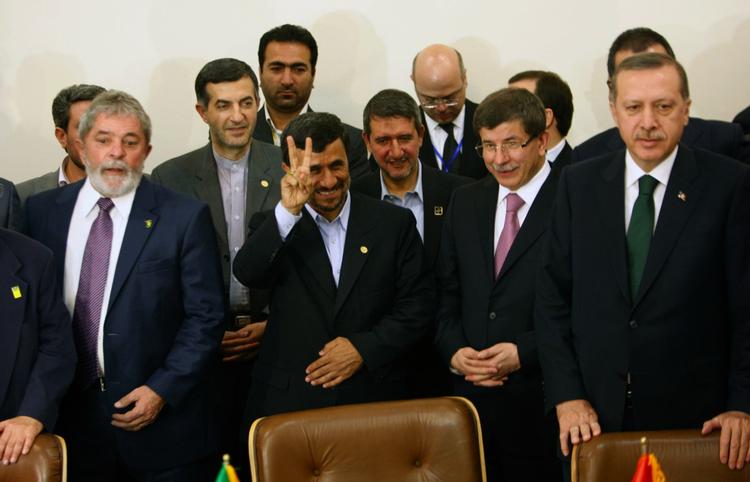 Aftale. Irans præsident, Mahmoud Ahmadinejad, er godt tilfreds med den aftale, han har lavet med Tyrkiet og Brasilien. 