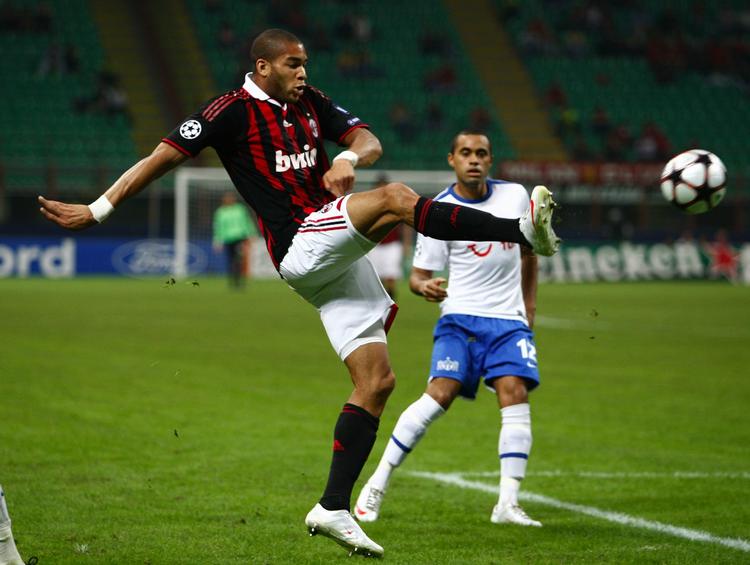 langtidsskadet. Den amerikanske forsvarsspiller Oguchi Onyewu i kamp for Milan mod FC Zürich i en Champions League-kamp sidste år. Arkivfoto. 