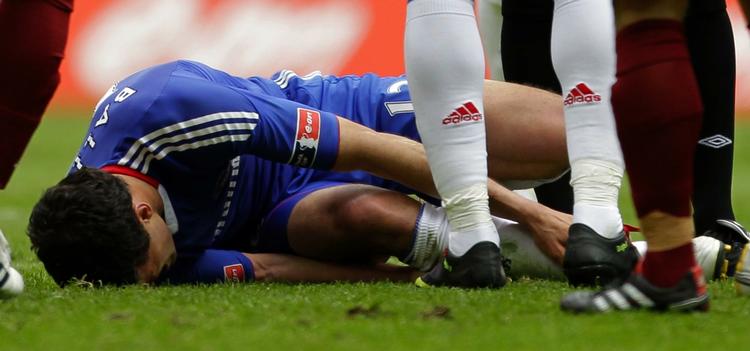 nedlagt. Michael Ballack måtte gå ud i første halvleg af FA Cup-finalen efter den voldsomme tackling af Portsmouths Kevin-Prince Boateng. Arkivfoto. 