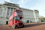 KLENODIE. En af de gamle Routemaster-dobbeltdækkere, der nu genindføres i London i en moderniseret version. 