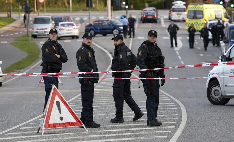 Skyderi. Umiddelbart efter skyderierne i Lyngby i aftes afspærrede politiet området. 
