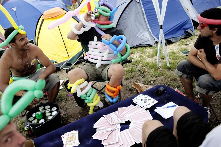 Kreative og udadvendte lejre kan i år få mulighed for en særlig attraktiv placering og status af 'VIC' - very important camp. Om ballondyr og kortspil er nok, er dog tvivlsomt. 