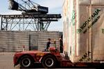Kostbart. Danskere er for dyre i løn, når man sammenligner med indere og kinesere, siger topdirektør, som trods milliardindtægter ikke vil love nye danske job. 