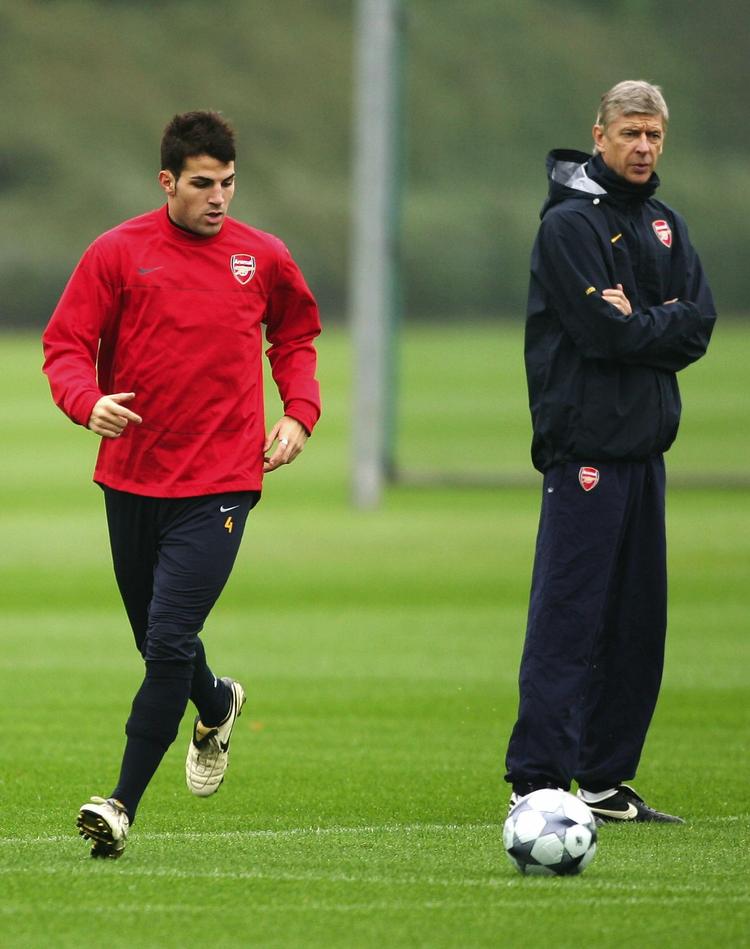 FARVEL. Arsene Wenger får formentlig ikke mulighed for at bruge sin gulddreng Fabregas næste sæson. Arkivfoto. 