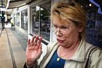 Sparevilje. Sussi Korp Andersen fra Brønshøj vil på trods af sin status som førtidspensionist gerne give regeringen en hjælpende hånd. 