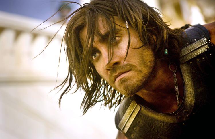 Jake Gyllenhaal gør det godt som persisk prins. Foto: Disney 