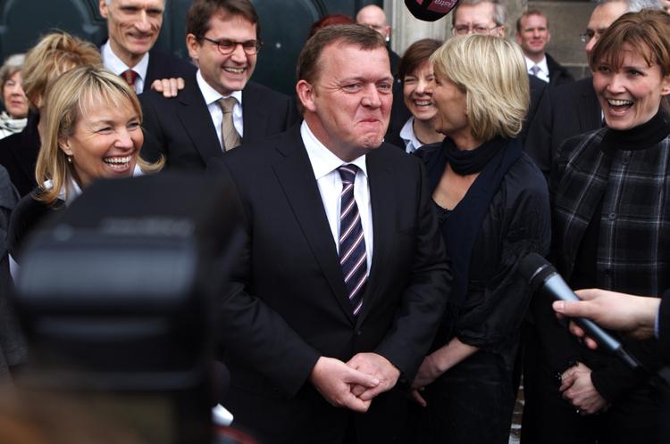 Valgkamp. Statsminister Lars Løkke Rasmussen har sat det ministerhold, der skal sikre regeringen genvalg. Til gengæld ser skattestoppet ud til at være på vej ud i mørket. Arkivfoto. 