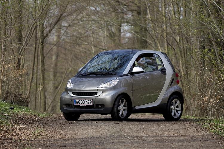 Smart er 2,70 meter lang og dermed den mindste bil på markedet 