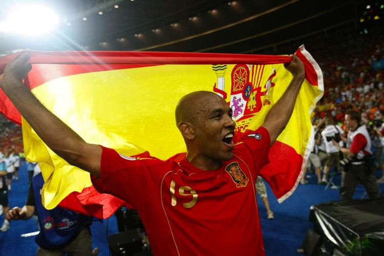 Sommerferie. Marcos Senna blev forbigået, da den spanske VM-trup blev udtaget. Træner Del Bosque har i Xabi Alonso og Sergio Busquets gode alternativer til den centrale plads ved siden af styrmanden Xavi. Arkivfoto. 
