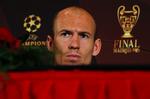 forsonende. Bayern Münchens Arjen Robben takkede på pressemødet i Madrid for nogle gode år i Real Madrid, og forsikrede, at han ikke bærer nag mod klubben, som skilte sig af med ham i 2009. 