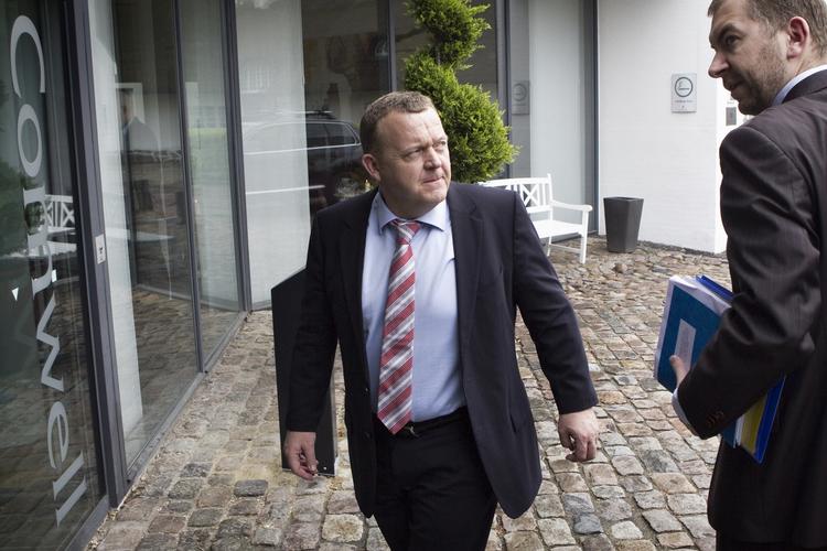 Lars Løkke Rasmussen kommenterer forhandlingerne om genopretningspakkken i Snekkersten, hvor han deltager i Nordisk Globaliseringsforum. 