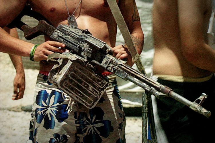 armadillo. »Selv om mændene er danske, er der en universel appel i deres historie og en filmisk vitalitet, som nok skal skabe efterspørgsel efter dokumentarfilmen kloden rundt«, skriver Hollywood Reporter blandt andet. Foto fra filmen. 