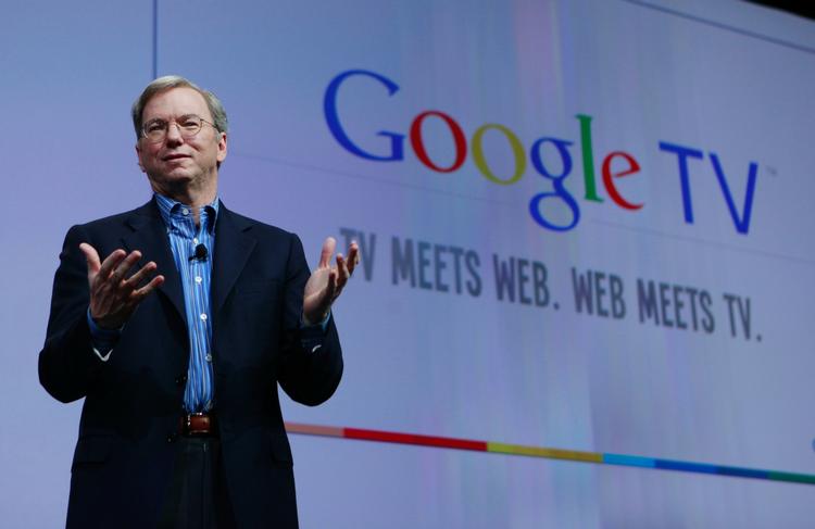 Google-bossen Eric Schmidt er overbevist om, at Google har teknologien klar, der kan forene internetsurfing og kanalrundfart på stuens tv. 