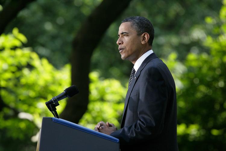Banktæsk. Bankerne er ikke så tossede med Obamas reform, men nu bliver den en realitet. Her ses Obama præsentere sejren i Det Hvide Hus' Rose Garden. 