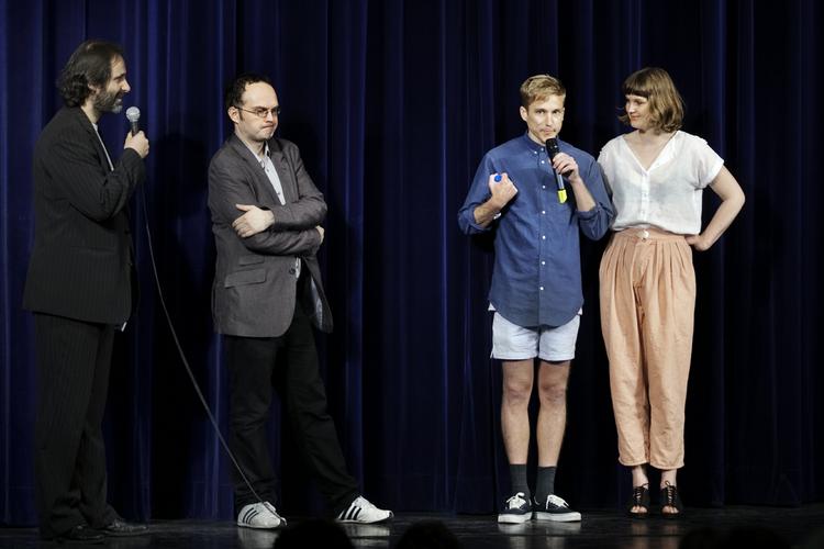 Berik. instruktør Daniel Borgman og producer Katja Adomeit (th) på scenen i forbindelse premieren på kortfilmen 'Berik' i Cannes. 