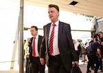 ankomst. To dage før finalen ankom Bayern München anført af træner Louis van Gaal til Madrid. 