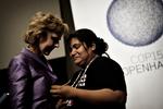 Connie Hedegaard i selskab med Leah Wickham fra Fijiøerne under klimatopmødet sidste år, hvor der opstod sød musik mellem en dansker og en gæst. 