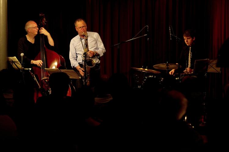 Jazzhus Montmartre har sat en ny standard for priserne på jazzkoncerter i København. Byens andre spillesteder er positive. 