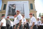 Rachid Boucharebs Algeriet-film 'Hors la Loi' (Uden for loven) rummer kritik af fransk kolonisering. Det vil det yderste højre ikke have siddende på sig. Foto fra marchen i Cannes i dag. 