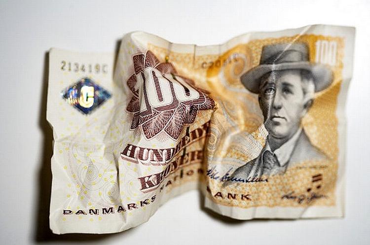 Usikkerhed. Man kan tale krisen nok så meget væk, men realiteten er, at vi flere år frem vil befinde os i en usikker økonomisk situtation, skriver Tøger Seidenfaden. 