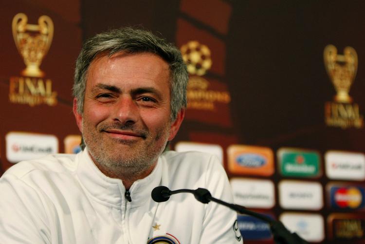 selvsikker. Inter-træner José Mourinho har en imponerende evne til at sætte sig sig i scene før de helt store fodboldkampe. Han har gjort det igen inden årets største europæiske kamp i aften. 