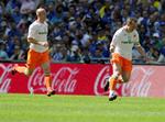 Optur. Charlie Adam (til højre) jubler efter udligningen til 1-1 efter et lille kvarters spil. 