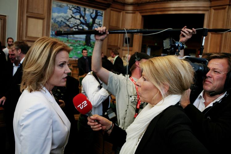 TV. Folketingets formand, Thor Pedersen (V) kaldte det »en landvinding for demokratiet«, da tv-kanalen 'Folketinget' havde premiere sidste år. Indtil videre har kanalen ikke mange seere, men kan måske på sigt udfordre bl.a. DR og TV 2. Foto: Martin Lehmann 