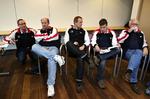 UDSKIFTNING. Da sportschef Lars Sørensen (yderst tv) i 2008 sendte sit EM-hold af sted bestod trænerteamet af landstræner Mark Regan, Bo Jacobsen fra West-Swim, Ricki Clausen fra Kvik/Kastrup og Flemming Poulsen fra Sigma Nordsjælland. Efter denne sæson er Bo Jacobsen den eneste, der sidder tilbage i samme trænerfunktion. Regan er landstræner i New Zealand, Ricki Clausen er i Køge og Flemming Poulsen stopper i Sigma. Arkivfoto. 