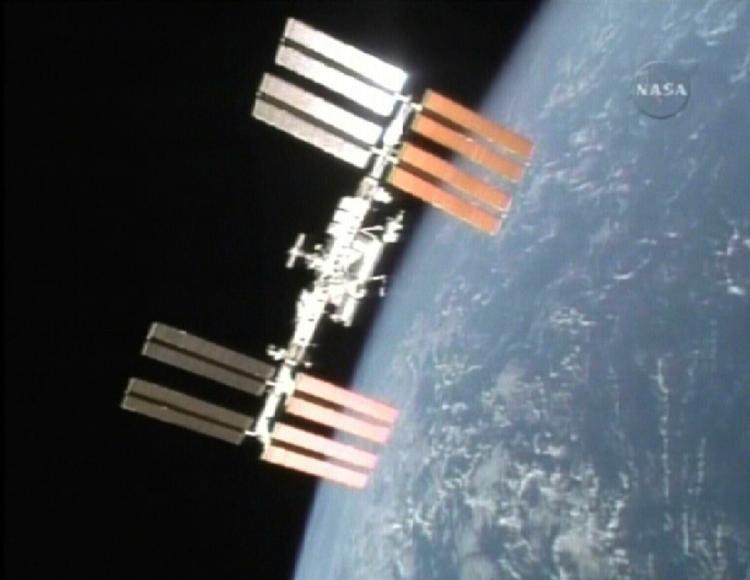 Jordudsigt. Billede fra NASA af den internationale rumstation set fra rumskibet Atlantis. 