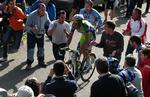 Bjerget Monte Zoncolan var pakket mes cykelfans, der heppede på Ivan Basso. Og det hjalp. 