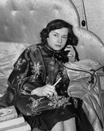 Forfatter. Patricia Highsmith som 27-årig, netop ankommet til Amerika. To år senere skrev hun 'Farligt møde', der netop er genudsendt på dansk. Romanen er besk, bitter og betændt, skriver Bo Tao Michaëlis. 