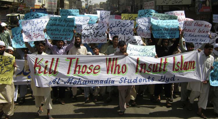 Protest. Facebook-lukningen i Pakistan var morsom for mobberne og trist for de millioner af pakistanere, som hver dag bruger Facebook. 