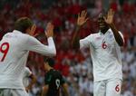 Mål. Ledley King (til højre) jubler med Peter Crouch, der også fandt vejen til nettet mod Mexico. 