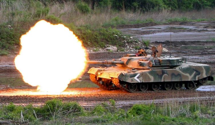 Forberedelser. En sydkoreansk K1 tank forbereder sig på et eventuelt angreb fra Nordkorea. Øvelsen fandt sted i Yeoncheon nær den demilitariserede zone mellem Nord- og Sydkorea. 