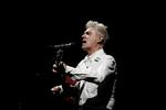 Ulovligt. Tidligere forsanger i Talking Heads, David Byrne, sagsøger Floridas guvernør for ulovlig brug af nummeret 'Road to Nowhere'. 