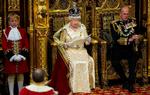 Royal åbning. Dronning Elizabeth åbnede traditionen tro House of Lords med sin åbningstale. 