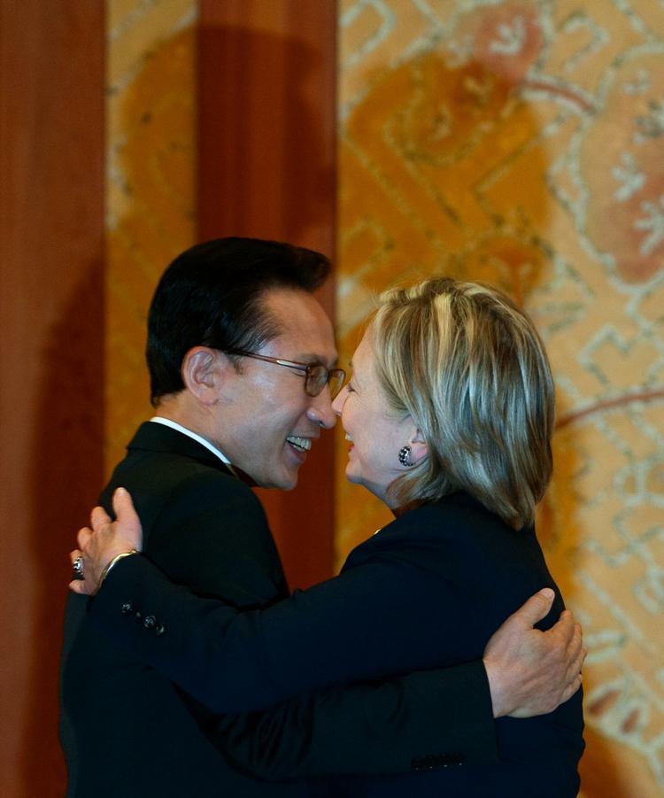 USA's udenrigsminister Hillary Clinton har netop holdt møde med den sydkoreanske præsident Lee Myung-bak. 