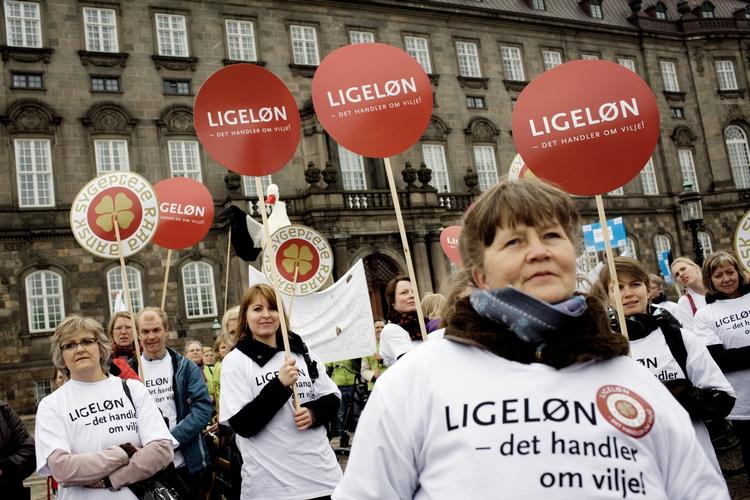 løngevinst. Personalet i sundheds- og plejesektoren tog i 2008 en langvarig konflikt for at sikre mere løn. Det drænede strejkekassen.  Og det tager tid at fylde den op igen. (Arkivfoto) 