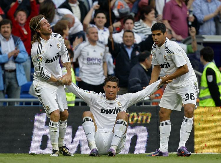 genrejsning. En pointrekord i ligaen kan ikke tilfredsstille Real Madrid, og en ny træner skal måske være med til at genrejse Ronaldo og hans hjælpere, Sergio Ramos og Juanfran. Arkivfoto. 