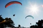 Luftglider. Det er sådan, en paraglider ser ud. Biledet fra taget ved en tidligere lejlighed ved Gilbjerg Hoved ved Gilleleje. 