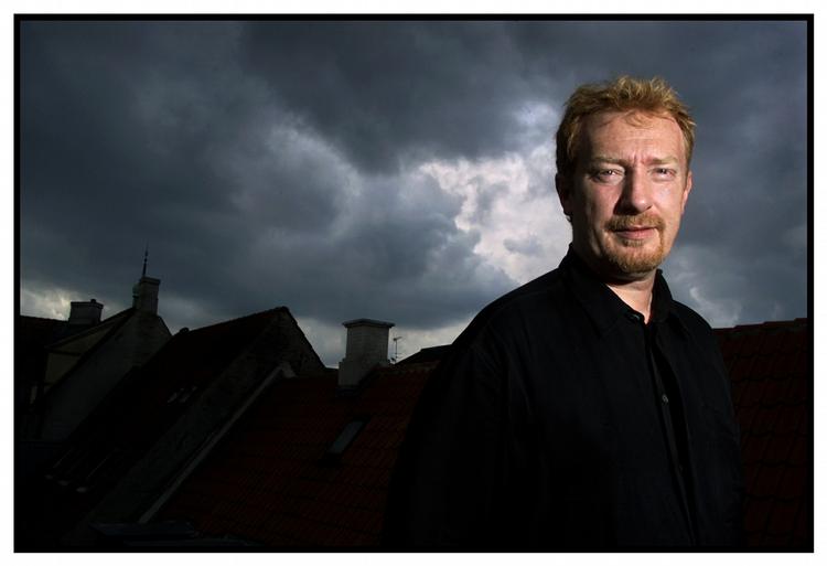 Chok. Reimer Bo er dybt rystet over sin afskedigelse på 21 Søndag. Han mener, at han er havnet i en magtkamp mellem TV-avisen og DR's chefredaktion. 
