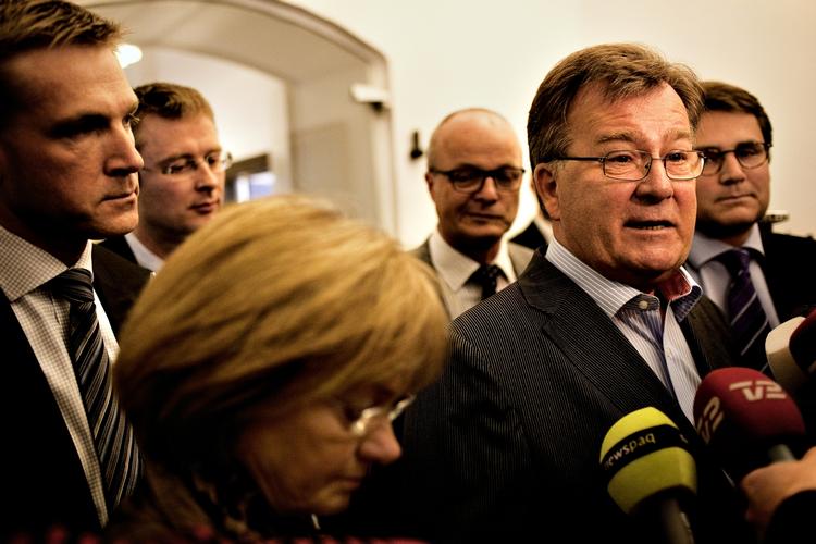 Skydeskiver. Finansminister Claus Hjort Frederiksen (V) flankeret af topfigurer fra Dansk Folkeparti og de konservative, da han præsenterede regeringens store spareplan i tirsdags. 