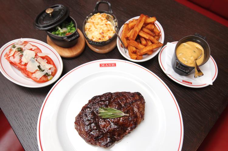 Restaurantbøffer udfordrer ikke  ligefrem smagsoplevelsen, men det er ikke til at komme udenom: Mashs kød er perfekt. 
