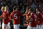 mål. Christian Poulsen har scoret efter dansk hjørnespark. 